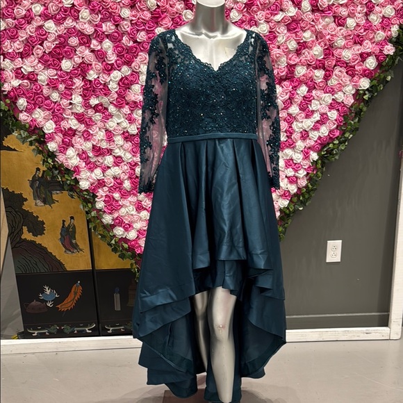 Elegant Teal High-Low Dress with Lace Sleeves - Picture 1 of 11